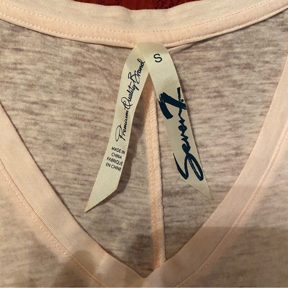 Seven7 cold-shoulder tissue tee, size small. - Picture 3 of 5